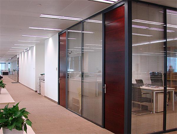 玻璃隔斷—綠色環保裝璜大勢所趨